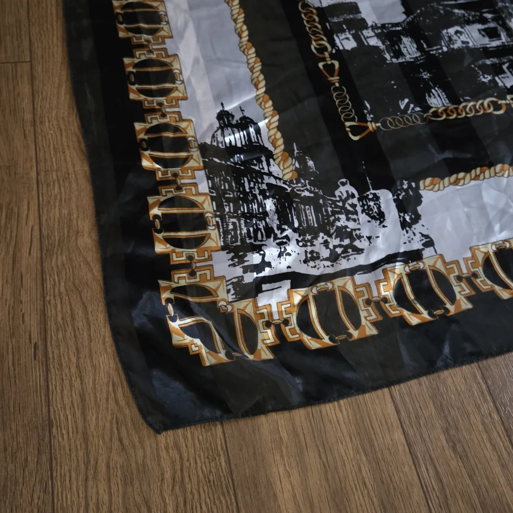 La Dolce Vita Style – Roma Italy Landmark Scarf w/ Colosseum & Vatican